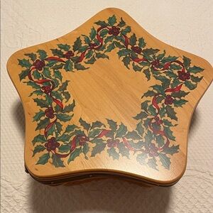 Longaberger 2001 Christmas Collection. Green Shining Star Basket.
